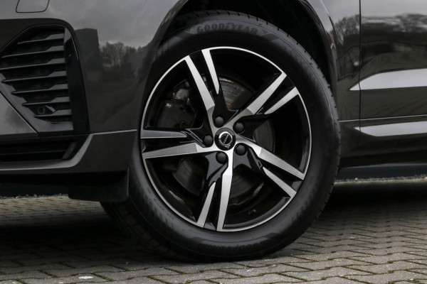 Volvo XC60 2.0 T8 AWD R-Design Long Range | Pano | Trekhaak | Facelift | Pine Grey | Harman Kardon | Memory | Elektrische stoelen