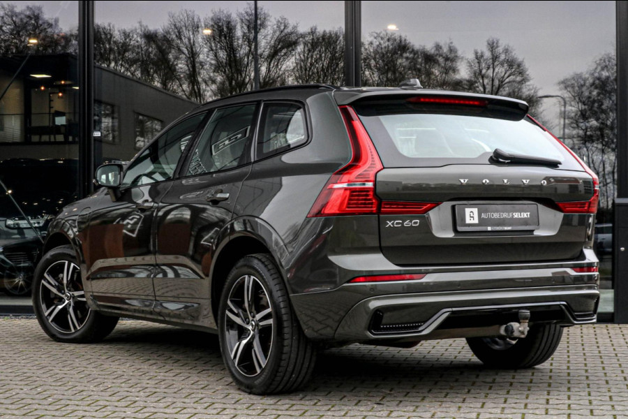 Volvo XC60 2.0 T8 AWD R-Design Long Range | Pano | Trekhaak | Facelift | Pine Grey | Harman Kardon | Memory | Elektrische stoelen