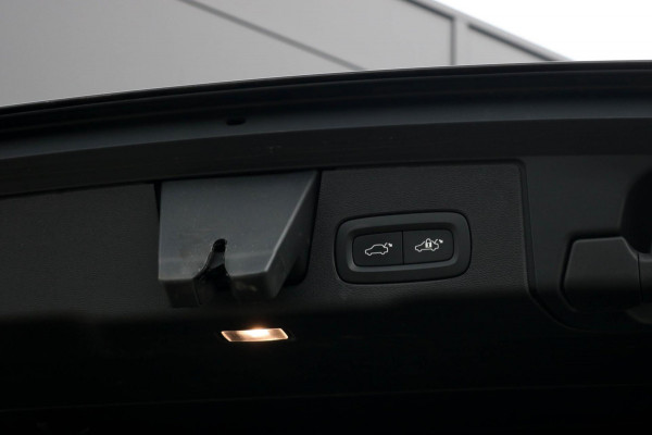 Volvo XC60 2.0 T8 AWD R-Design Long Range | Pano | Trekhaak | Facelift | Pine Grey | Harman Kardon | Memory | Elektrische stoelen