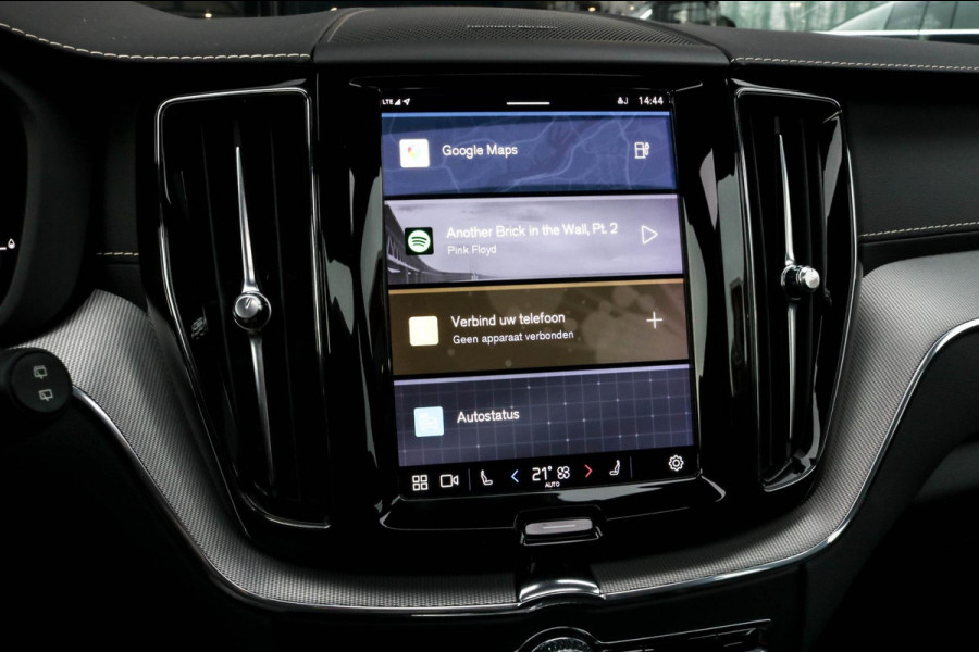 Volvo XC60 2.0 T8 AWD R-Design Long Range | Pano | Trekhaak | Facelift | Pine Grey | Harman Kardon | Memory | Elektrische stoelen