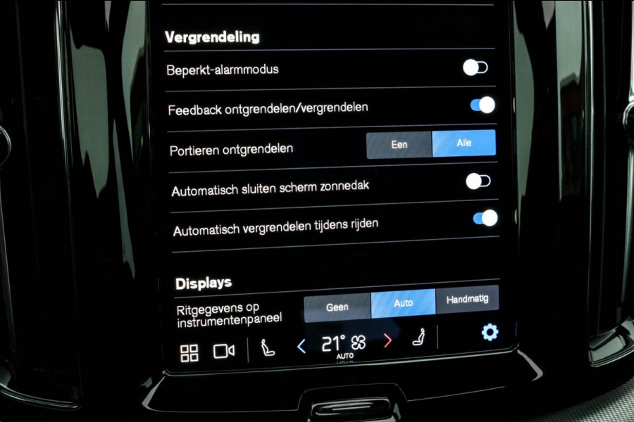 Volvo XC60 2.0 T8 AWD R-Design Long Range | Pano | Trekhaak | Facelift | Pine Grey | Harman Kardon | Memory | Elektrische stoelen