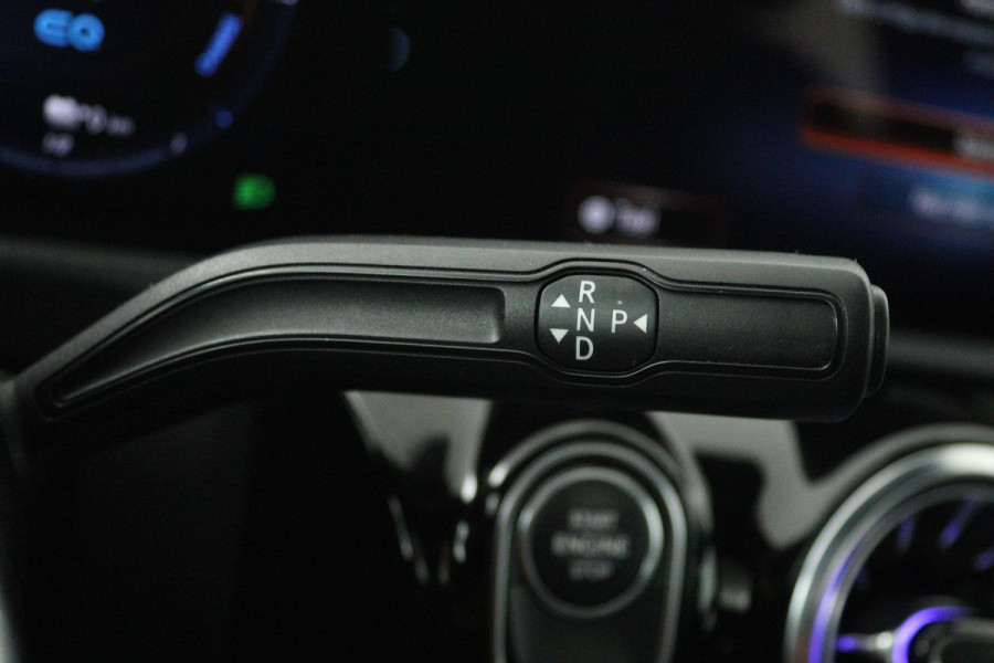Mercedes-Benz A-Klasse 250 e Luxury Line (PANORAMADAK, TREKHAAK, CAMERA, SFEERVERLICHTING, STOELVERWARMING)