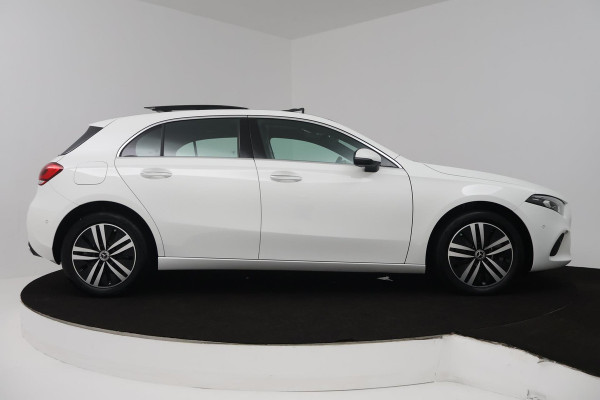 Mercedes-Benz A-Klasse 250 e Luxury Line (PANORAMADAK, TREKHAAK, CAMERA, SFEERVERLICHTING, STOELVERWARMING)