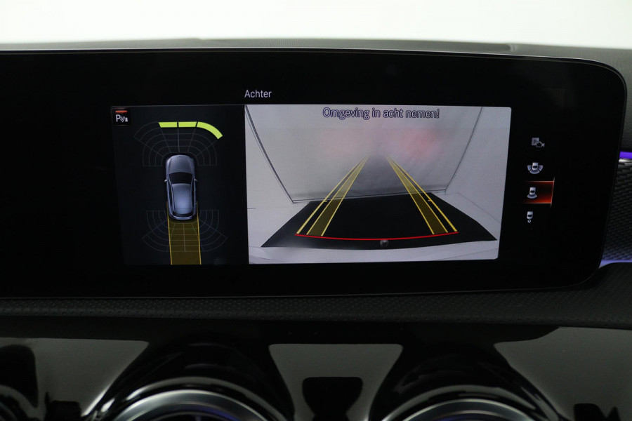 Mercedes-Benz A-Klasse 250 e Luxury Line (PANORAMADAK, TREKHAAK, CAMERA, SFEERVERLICHTING, STOELVERWARMING)