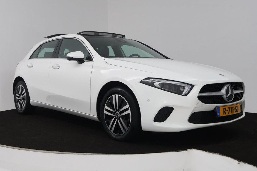 Mercedes-Benz A-Klasse 250 e Luxury Line (PANORAMADAK, TREKHAAK, CAMERA, SFEERVERLICHTING, STOELVERWARMING)