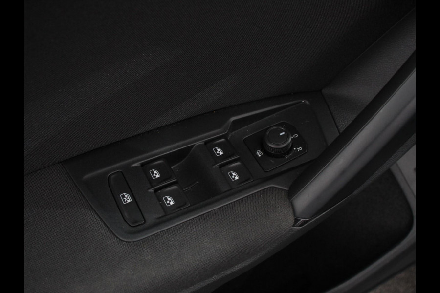 Volkswagen Tiguan 1.5 TSI Comfortline Team DSG | Navigatie | Apple carplay/Android Auto | Climate Control | Camera | Lane Assist | Virtual Cockpit | Winterpakket | Adaptive Cruise control | Lichtmetalen Velgen