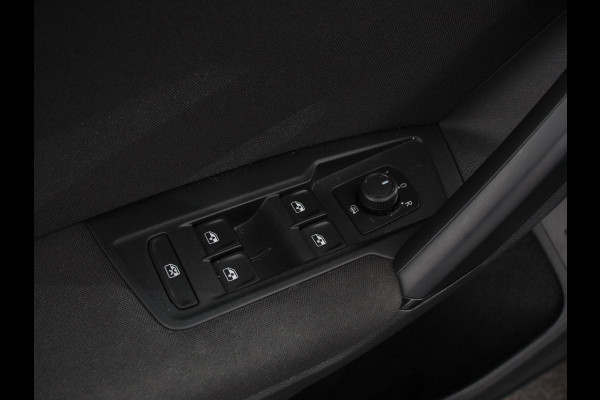 Volkswagen Tiguan 1.5 TSI Comfortline Team DSG | Navigatie | Apple carplay/Android Auto | Climate Control | Camera | Lane Assist | Virtual Cockpit | Winterpakket | Adaptive Cruise control | Lichtmetalen Velgen