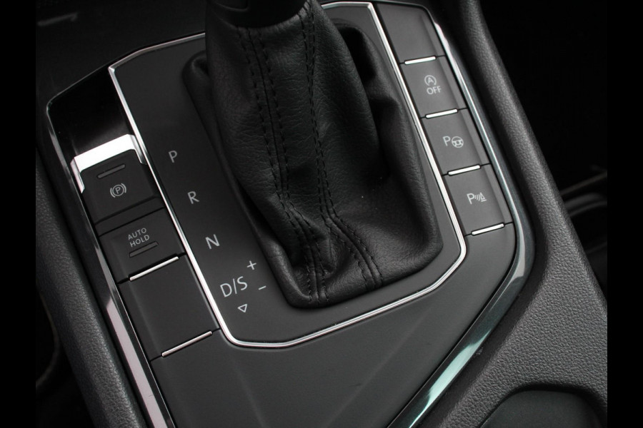 Volkswagen Tiguan 1.5 TSI Comfortline Team DSG | Navigatie | Apple carplay/Android Auto | Climate Control | Camera | Lane Assist | Virtual Cockpit | Winterpakket | Adaptive Cruise control | Lichtmetalen Velgen