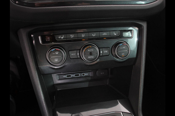 Volkswagen Tiguan 1.5 TSI Comfortline Team DSG | Navigatie | Apple carplay/Android Auto | Climate Control | Camera | Lane Assist | Virtual Cockpit | Winterpakket | Adaptive Cruise control | Lichtmetalen Velgen