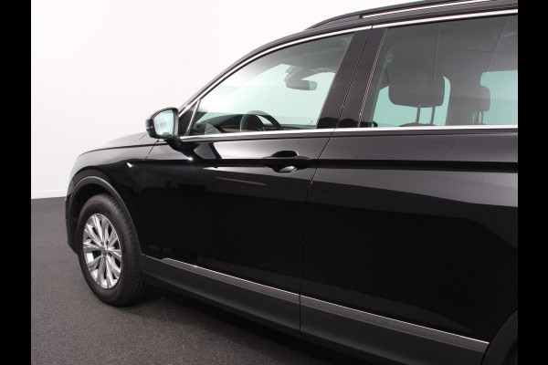 Volkswagen Tiguan 1.5 TSI Comfortline Team DSG | Navigatie | Apple carplay/Android Auto | Climate Control | Camera | Lane Assist | Virtual Cockpit | Winterpakket | Adaptive Cruise control | Lichtmetalen Velgen