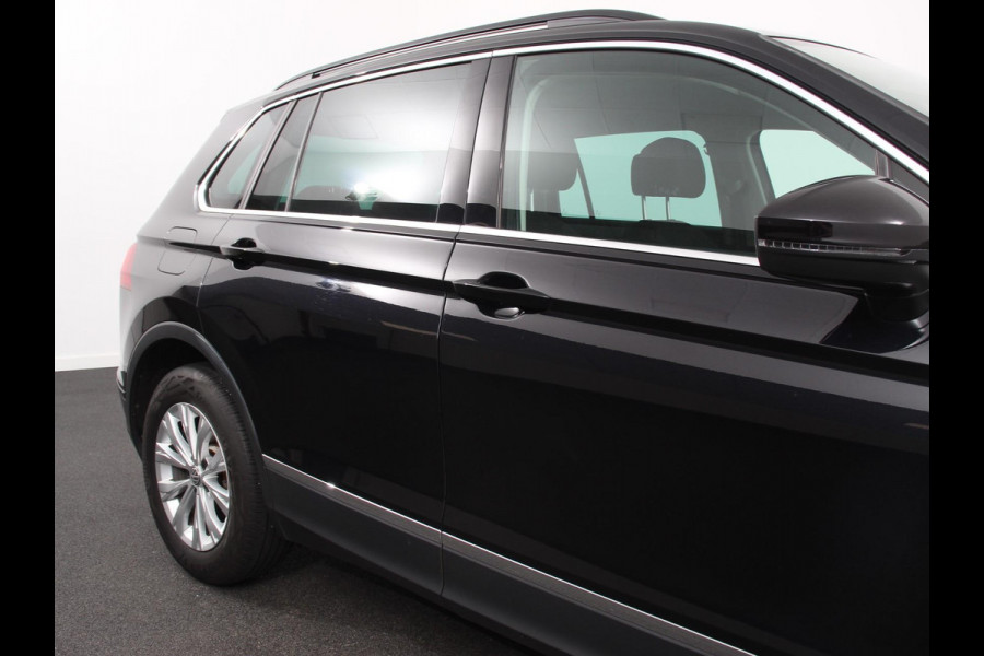 Volkswagen Tiguan 1.5 TSI Comfortline Team DSG | Navigatie | Apple carplay/Android Auto | Climate Control | Camera | Lane Assist | Virtual Cockpit | Winterpakket | Adaptive Cruise control | Lichtmetalen Velgen