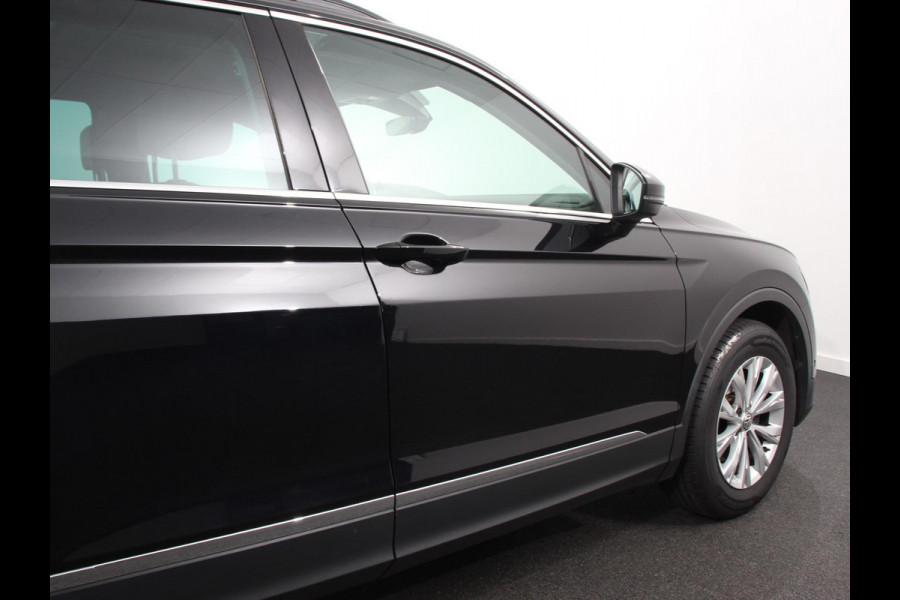 Volkswagen Tiguan 1.5 TSI Comfortline Team DSG | Navigatie | Apple carplay/Android Auto | Climate Control | Camera | Lane Assist | Virtual Cockpit | Winterpakket | Adaptive Cruise control | Lichtmetalen Velgen