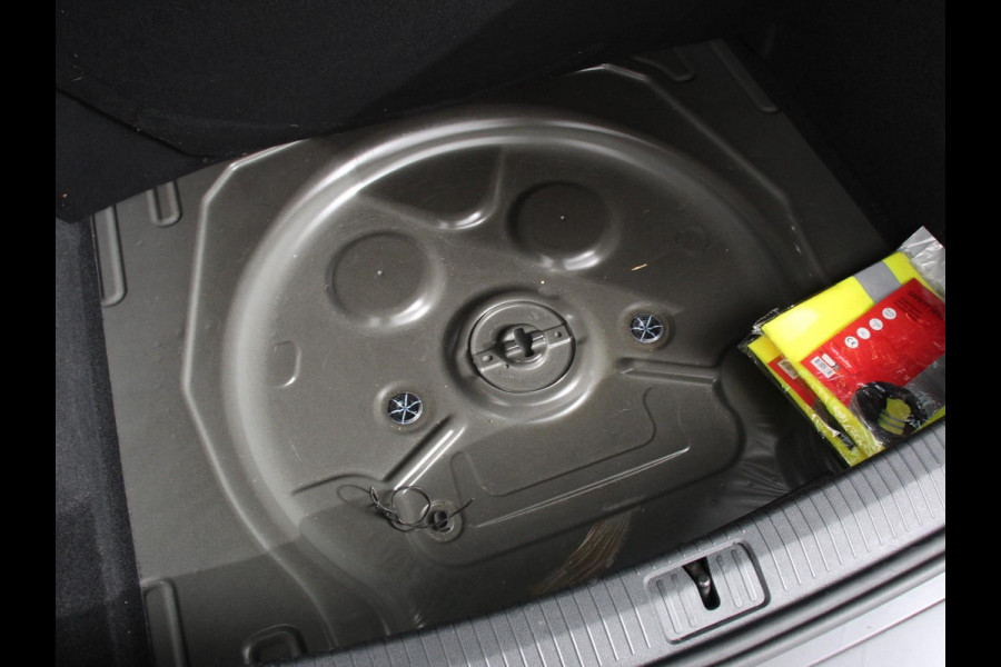 Volkswagen Tiguan 1.5 TSI Comfortline Team DSG | Navigatie | Apple carplay/Android Auto | Climate Control | Camera | Lane Assist | Virtual Cockpit | Winterpakket | Adaptive Cruise control | Lichtmetalen Velgen