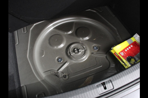 Volkswagen Tiguan 1.5 TSI Comfortline Team DSG | Navigatie | Apple carplay/Android Auto | Climate Control | Camera | Lane Assist | Virtual Cockpit | Winterpakket | Adaptive Cruise control | Lichtmetalen Velgen