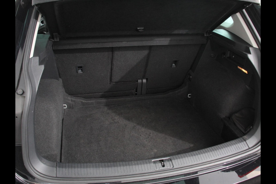 Volkswagen Tiguan 1.5 TSI Comfortline Team DSG | Navigatie | Apple carplay/Android Auto | Climate Control | Camera | Lane Assist | Virtual Cockpit | Winterpakket | Adaptive Cruise control | Lichtmetalen Velgen