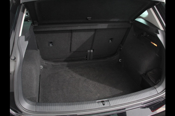 Volkswagen Tiguan 1.5 TSI Comfortline Team DSG | Navigatie | Apple carplay/Android Auto | Climate Control | Camera | Lane Assist | Virtual Cockpit | Winterpakket | Adaptive Cruise control | Lichtmetalen Velgen