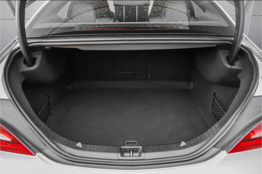 Mercedes-Benz CLA-Klasse 180 AMG-Line Camera LED 18"