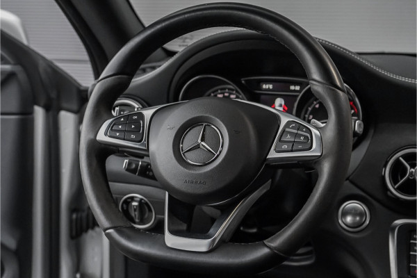 Mercedes-Benz CLA-Klasse 180 AMG-Line Camera LED 18"