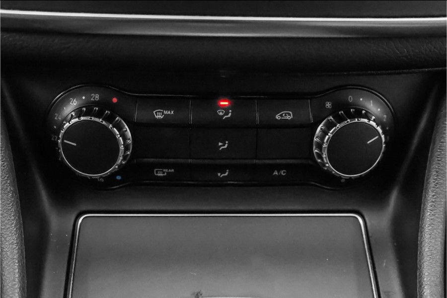 Mercedes-Benz CLA-Klasse 180 AMG-Line Camera LED 18"