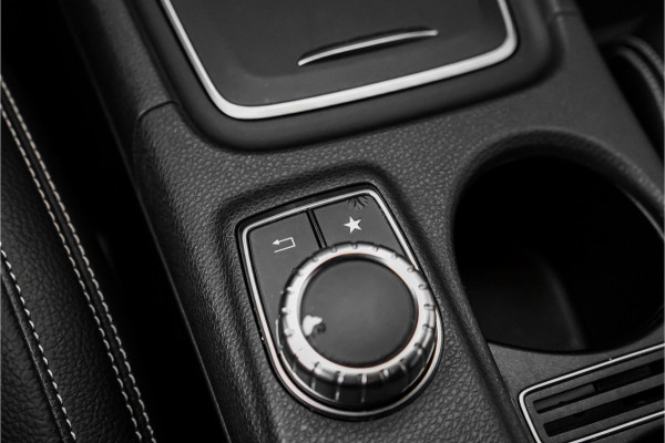 Mercedes-Benz CLA-Klasse 180 AMG-Line Camera LED 18"