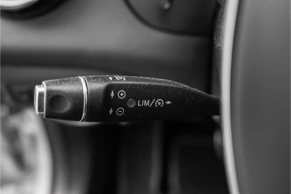 Mercedes-Benz CLA-Klasse 180 AMG-Line Camera LED 18"