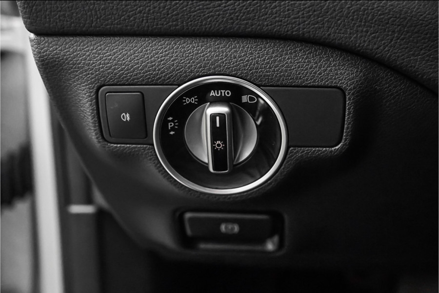 Mercedes-Benz CLA-Klasse 180 AMG-Line Camera LED 18"