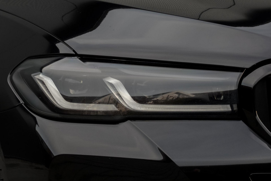 BMW 5 Serie Touring 530e Business Edition Plus | M-PAKKET | ADAPTIEVE CRUISE CONTROL | HEAD UP | PANORAMADAK | 360° CAMERA