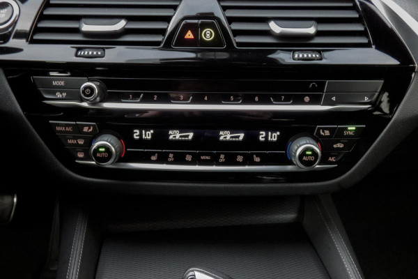 BMW 5 Serie Touring 530e Business Edition Plus | M-PAKKET | ADAPTIEVE CRUISE CONTROL | HEAD UP | PANORAMADAK | 360° CAMERA