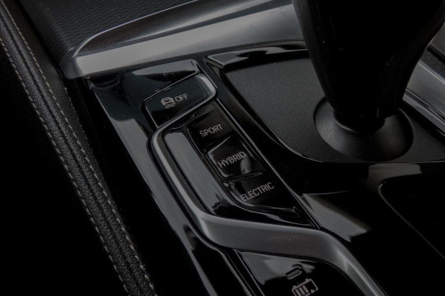 BMW 5 Serie Touring 530e Business Edition Plus | M-PAKKET | ADAPTIEVE CRUISE CONTROL | HEAD UP | PANORAMADAK | 360° CAMERA