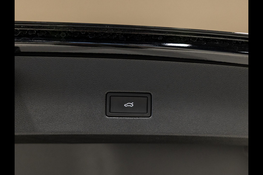 Volkswagen T-Roc 1.5 TSI R-Line Edition / 150pk / Stoel en stuur verwarming / Achteruitrij camera / Keyless /