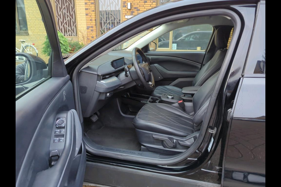 Ford Mustang Mach-E RWD 75 kWh NL-AUTO | 75 KWH | LEDER