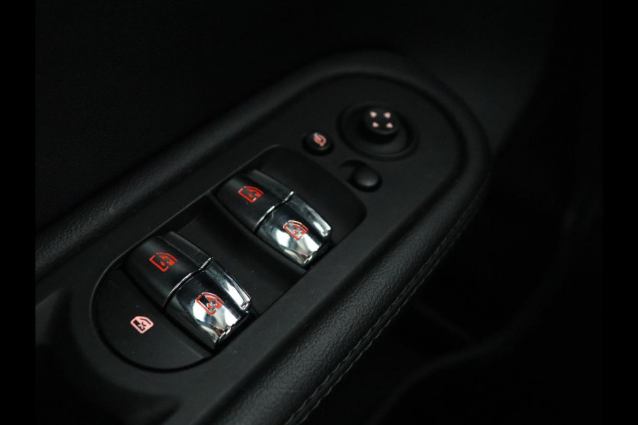 MINI Countryman 1.5 Cooper | Panoramadak | Leder | Stoelverwarming | Climate Control | JCW pakket | Head-up | Harman/Kardon
