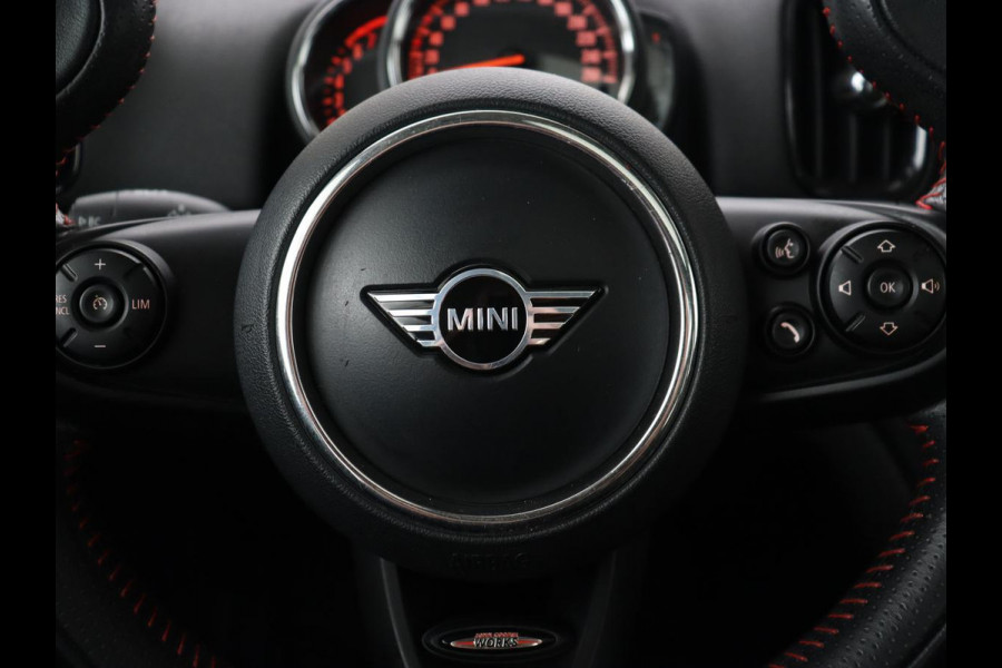 MINI Countryman 1.5 Cooper | Panoramadak | Leder | Stoelverwarming | Climate Control | JCW pakket | Head-up | Harman/Kardon