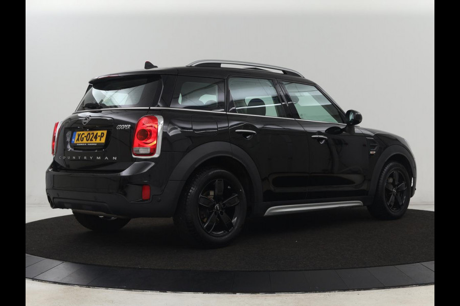 MINI Countryman 1.5 Cooper | Panoramadak | Leder | Stoelverwarming | Climate Control | JCW pakket | Head-up | Harman/Kardon
