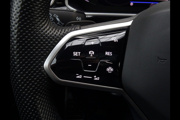 Volkswagen T-Roc 1.5 TSI R-Line * IQ LIGHT * KEYLESS * CARPLAY !!