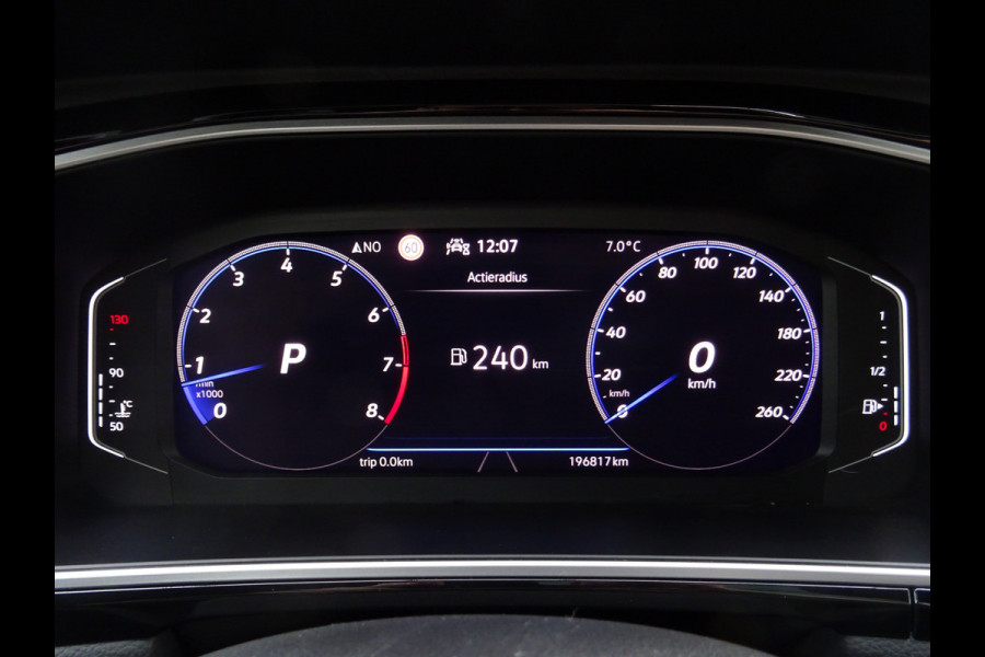 Volkswagen T-Roc 1.5 TSI R-Line * IQ LIGHT * KEYLESS * CARPLAY !!