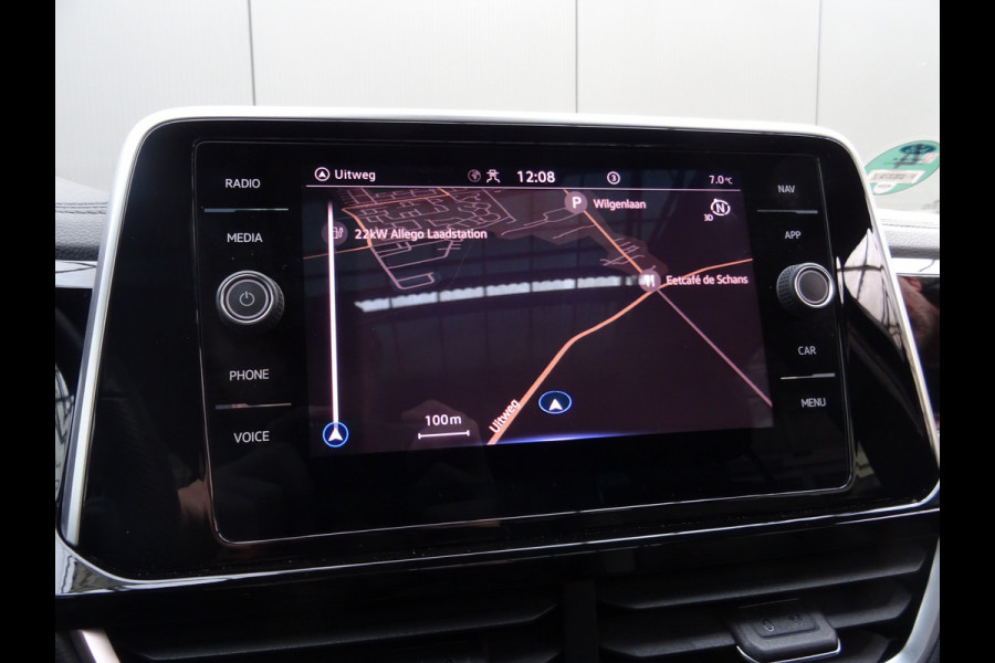 Volkswagen T-Roc 1.5 TSI R-Line * IQ LIGHT * KEYLESS * CARPLAY !!