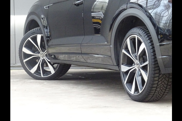 Volkswagen T-Roc 1.5 TSI R-Line * IQ LIGHT * KEYLESS * CARPLAY !!