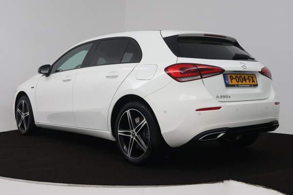 Mercedes-Benz A-Klasse 250 e Business Solution AMG Limited (SFEERVERLICHTING, STOELVERWARMING, ACHTERUITRIJCAMERA, NAVIGATIE)