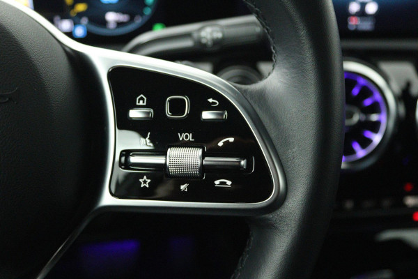 Mercedes-Benz A-Klasse 250 e Business Solution AMG Limited (SFEERVERLICHTING, STOELVERWARMING, ACHTERUITRIJCAMERA, NAVIGATIE)