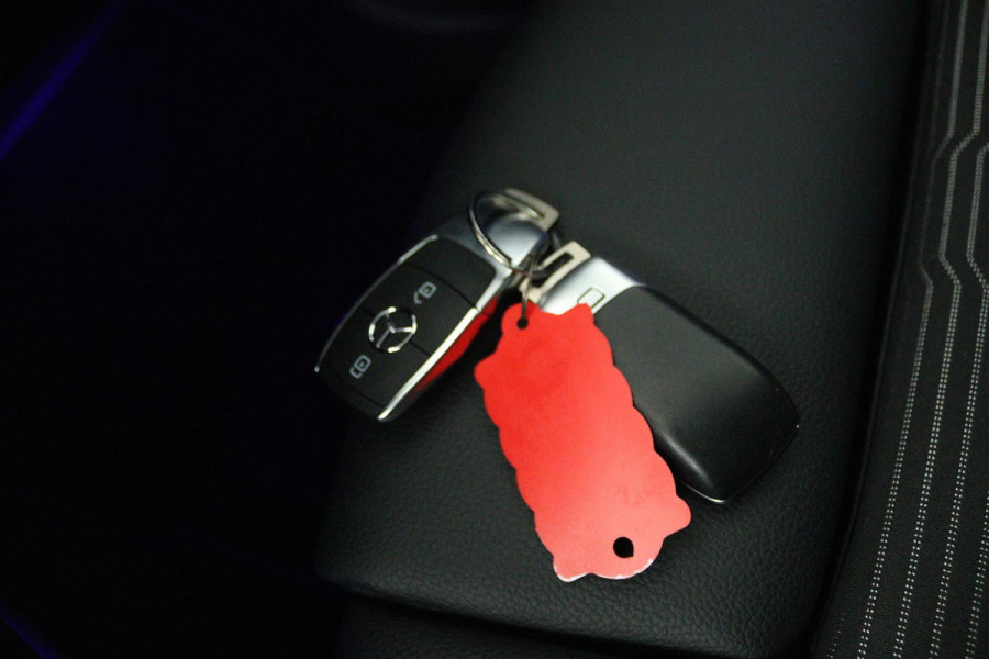 Mercedes-Benz A-Klasse 250 e Business Solution AMG Limited (SFEERVERLICHTING, STOELVERWARMING, ACHTERUITRIJCAMERA, NAVIGATIE)