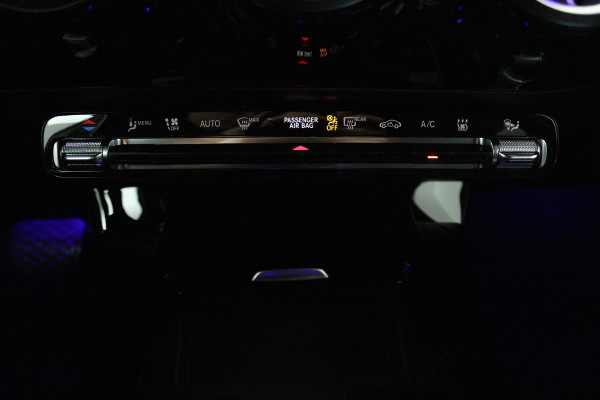 Mercedes-Benz A-Klasse 250 e Business Solution AMG Limited (SFEERVERLICHTING, STOELVERWARMING, ACHTERUITRIJCAMERA, NAVIGATIE)