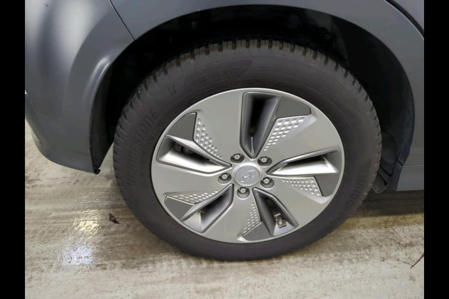 Hyundai Kona EV Comfort 64 kWh Airco Navi Carplay PDC VA+ Camera Full LED Cruise Control Lane Assist Digital Dashboard