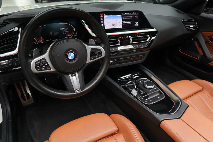 BMW Z4 Roadster sDrive30i High Exe M-pakket HUD Leer Camera PDC Stoelverwarming Stuurverwarming Memory seats LM velgen