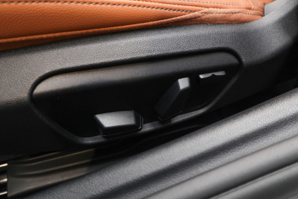 BMW Z4 Roadster sDrive30i High Exe M-pakket HUD Leer Camera PDC Stoelverwarming Stuurverwarming Memory seats LM velgen