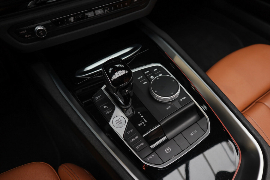 BMW Z4 Roadster sDrive30i High Exe M-pakket HUD Leer Camera PDC Stoelverwarming Stuurverwarming Memory seats LM velgen