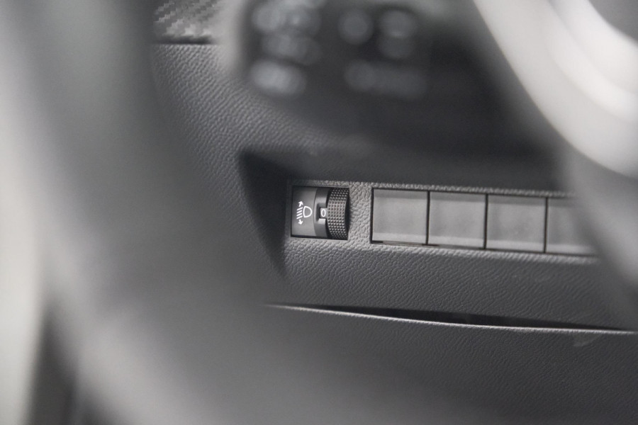 Peugeot 208 Hybrid 110 e-DCS6 Allure | Stoelverwarming | Apple Carplay | Parkeersensoren