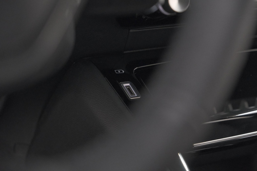 Peugeot 208 Hybrid 110 e-DCS6 Allure | Stoelverwarming | Apple Carplay | Parkeersensoren