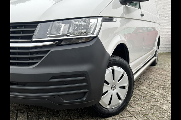 Volkswagen Transporter 2.0 TDI L2H1 28 Automaat Carplay Cruise PDC V+A DAB Airco Trekhaak