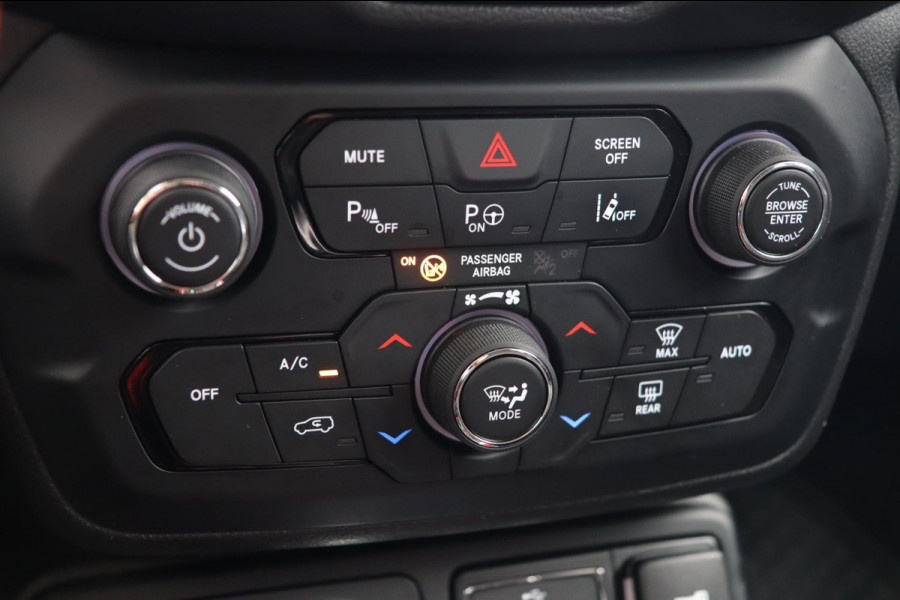 Jeep Renegade 1.3T Limited / LED / KEYLESS / CAMERA / CARPLAY / STUUR+STOELVERW